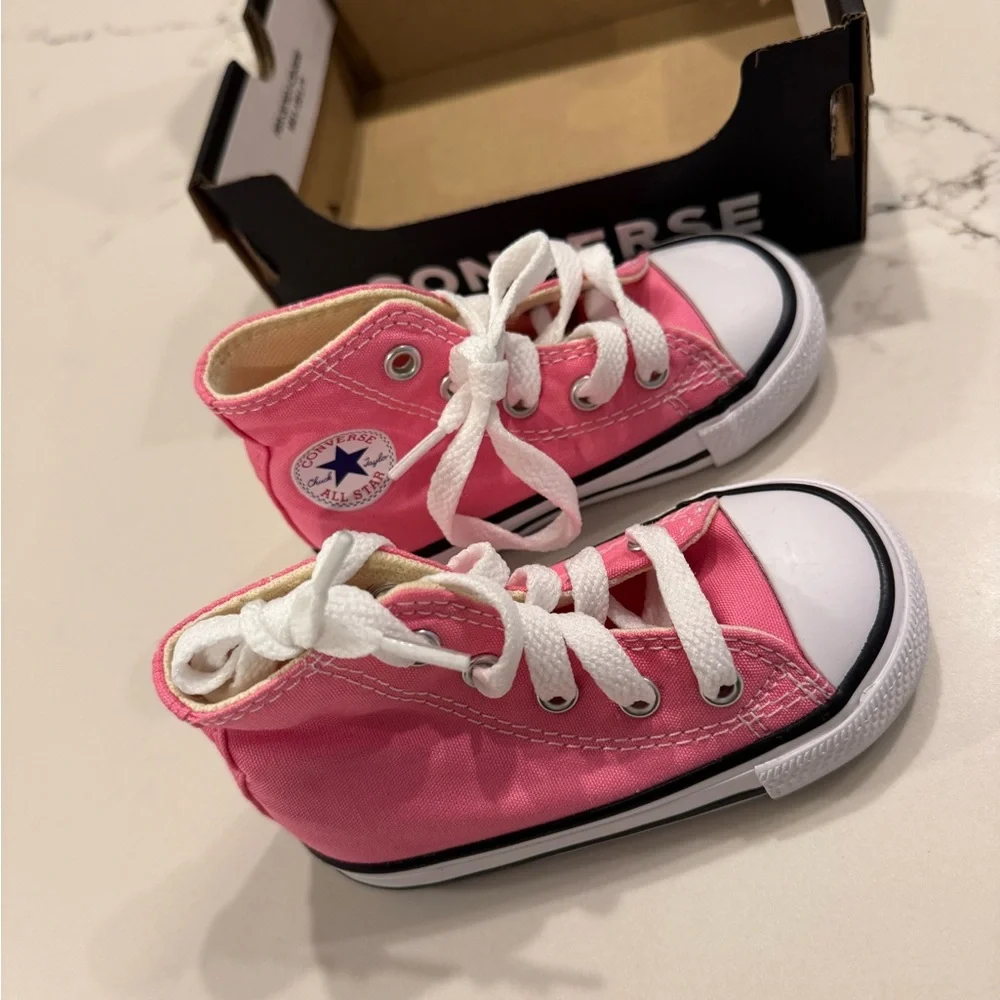 Converse vibrant pink